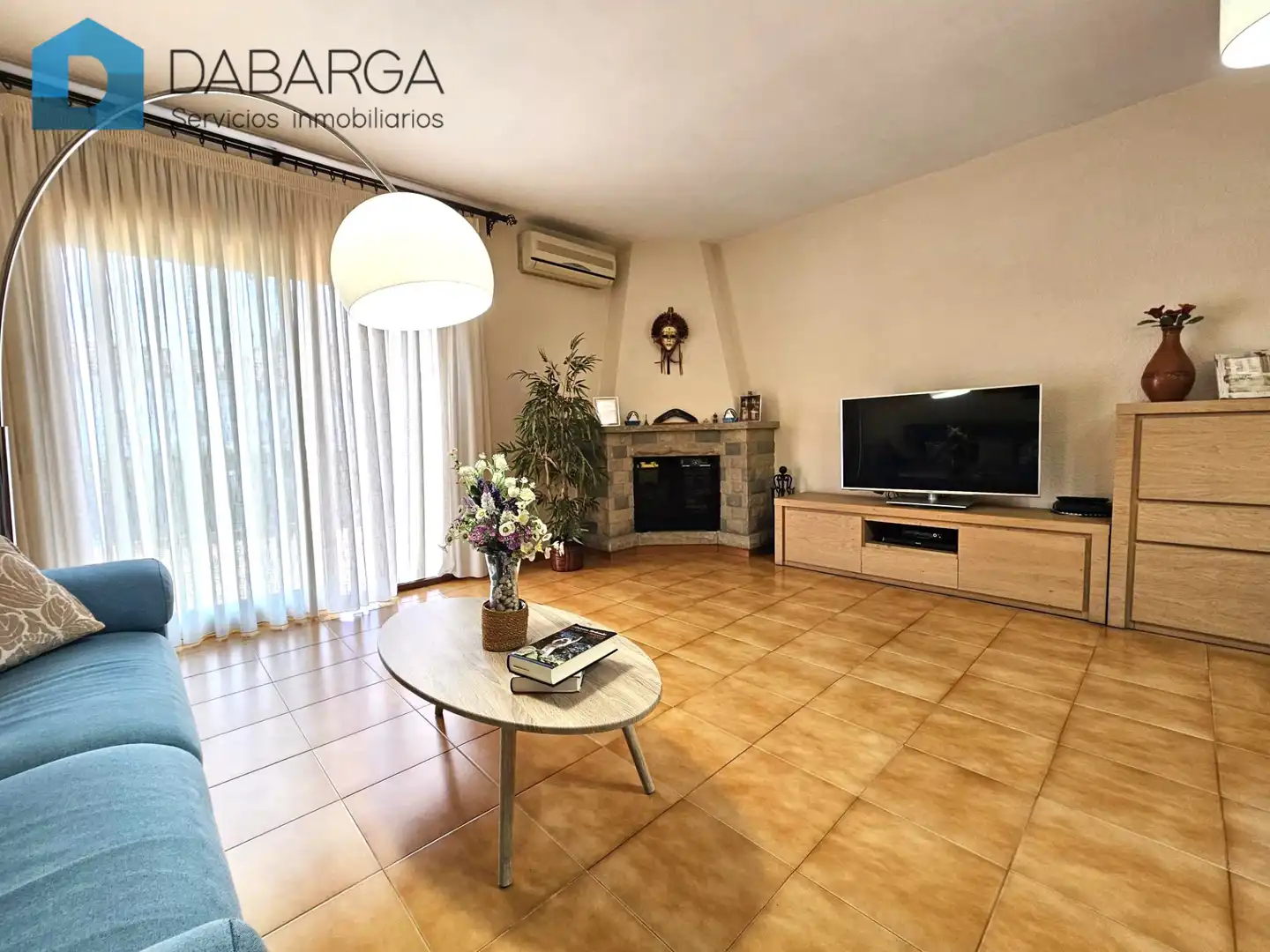 Sala d'estar de Casa adosada en venda en Ripollet amb Aire condicionat, Calefacció i Jardí privat