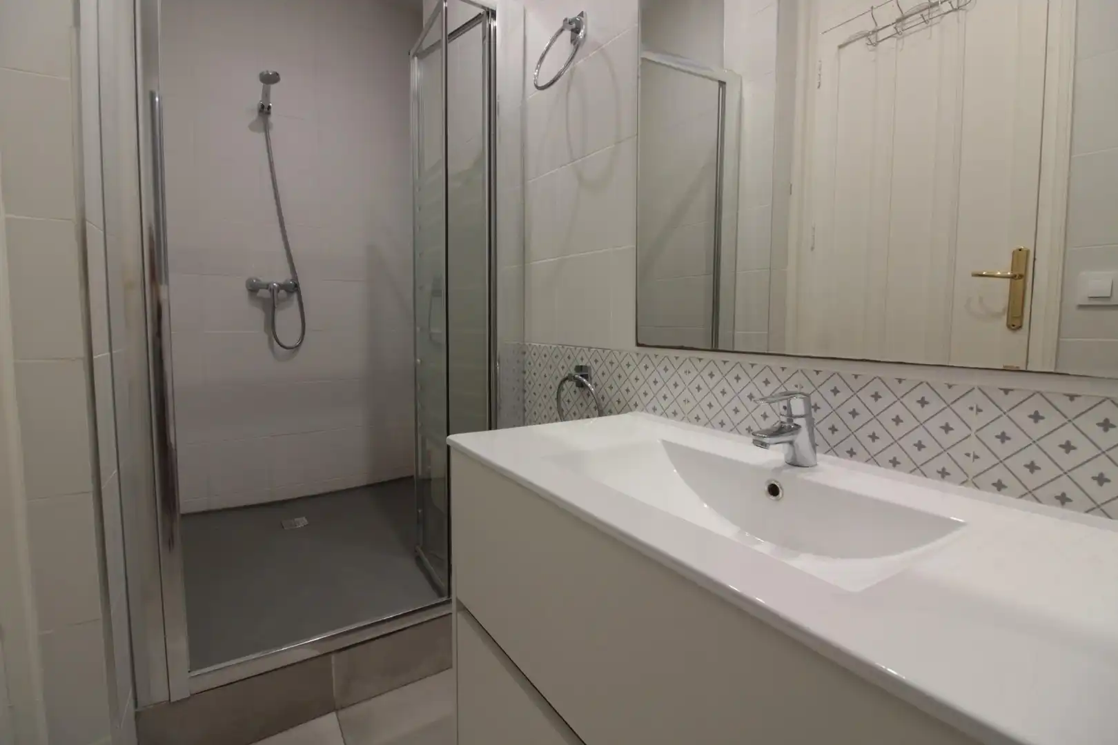 Baño de Piso de alquiler en Valencia con Balcón