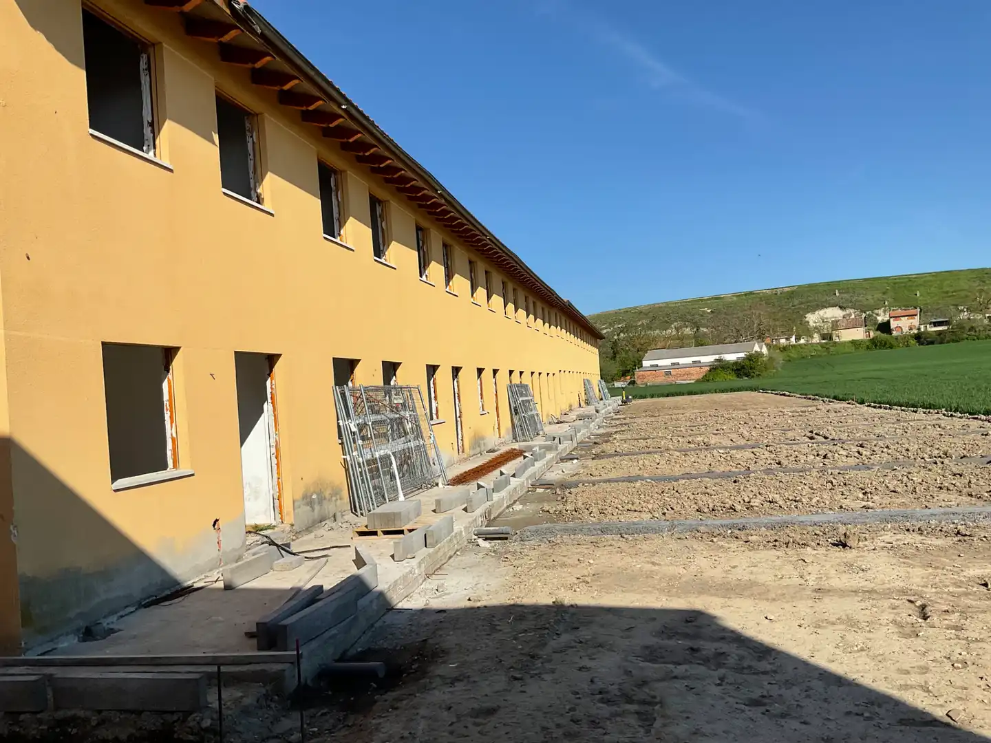 Vista exterior de Casa adosada en venda en Herramélluri amb Calefacció, Jardí privat i Parquet