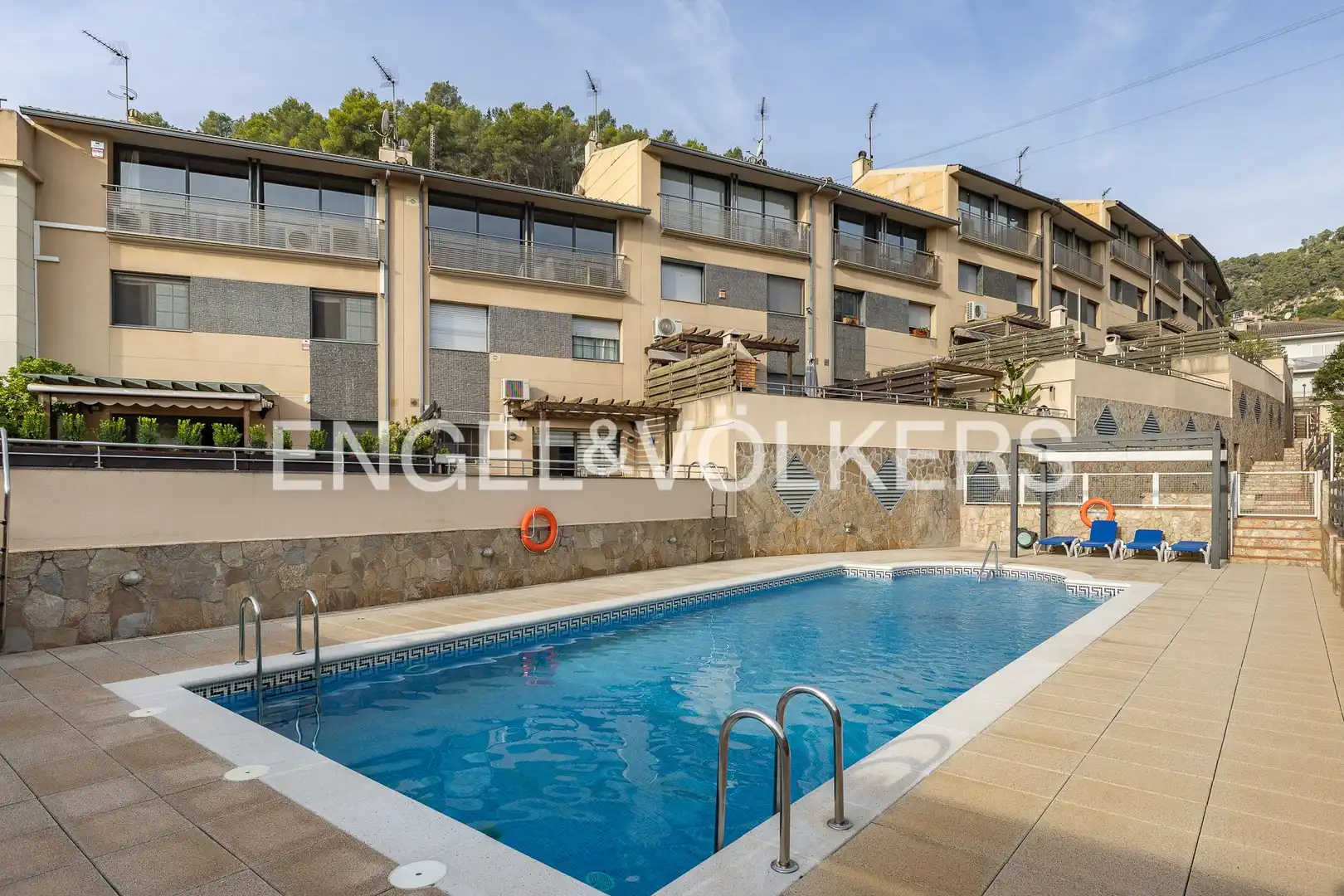 Piscina de Casa adosada en venda en Vallirana, Barcelona