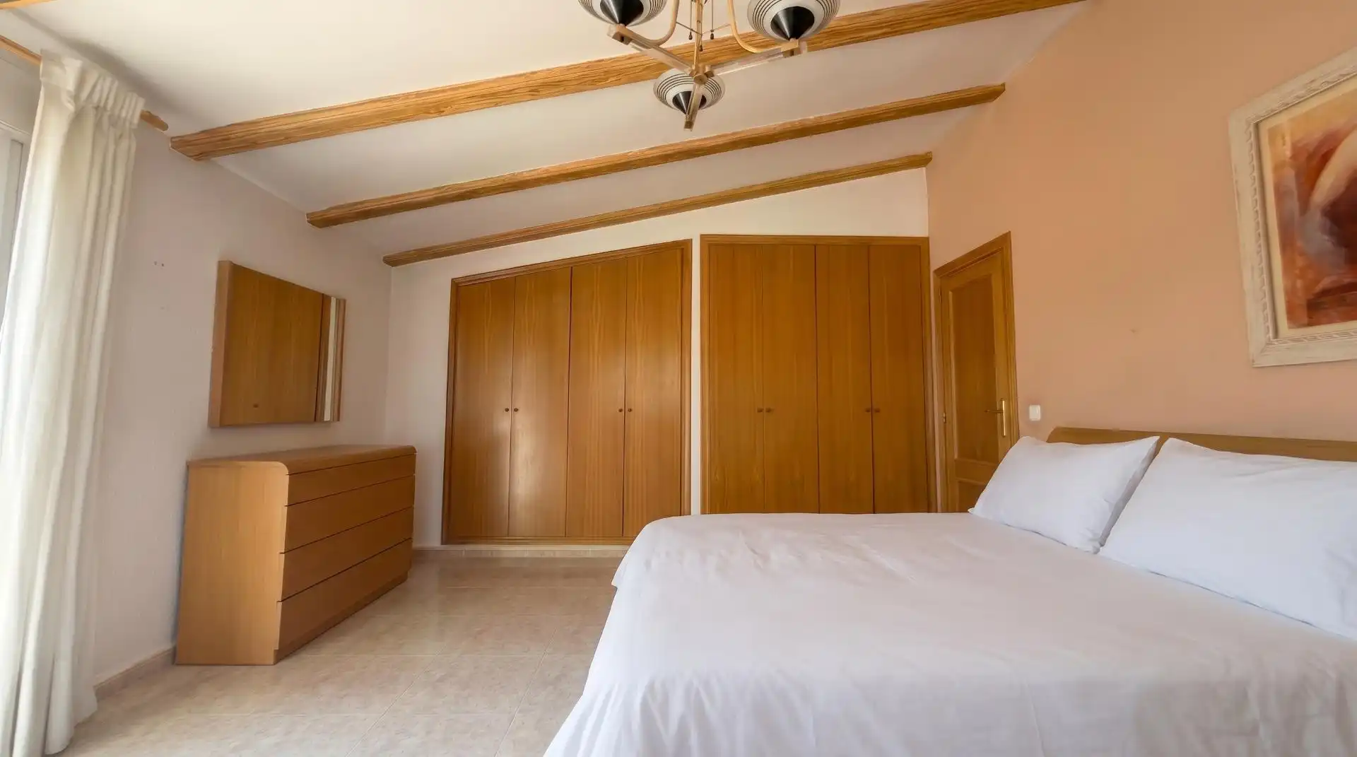Dormitori de Casa o xalet en venda en La Pobla de Vallbona amb Aire condicionat, Calefacció i Jardí privat
