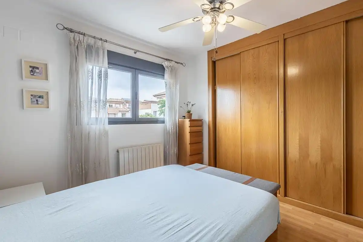Habitación de Casa adosada en venta en Armilla con Calefacción, Terraza y Amueblado