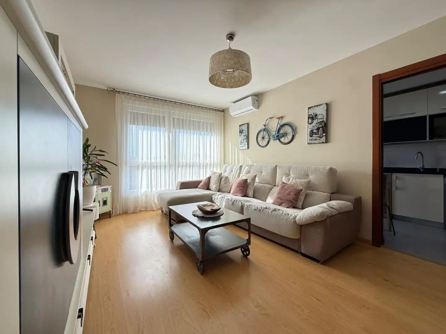 Living room of Flat for sale in Tudela  with Air Conditioner, Heating and Parquet flooring