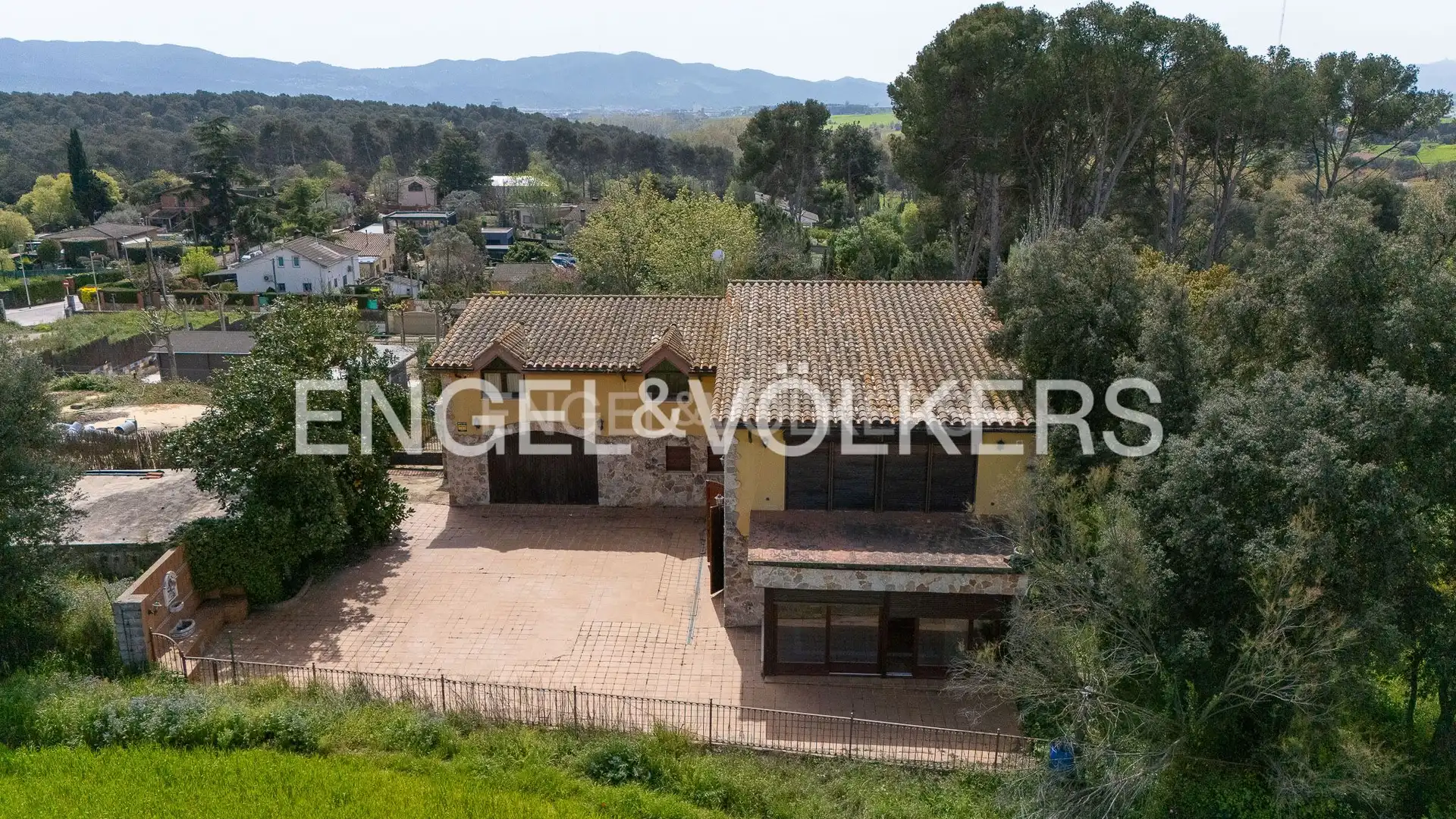 Vista exterior de Casa o chalet en venta en Montcada i Reixac con Calefacción, Jardín privado y Terraza