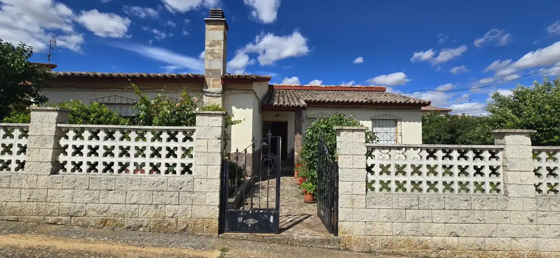 Vista exterior de Casa o xalet en venda en Herrera de Pisuerga amb Jardí privat, Moblat i Forn