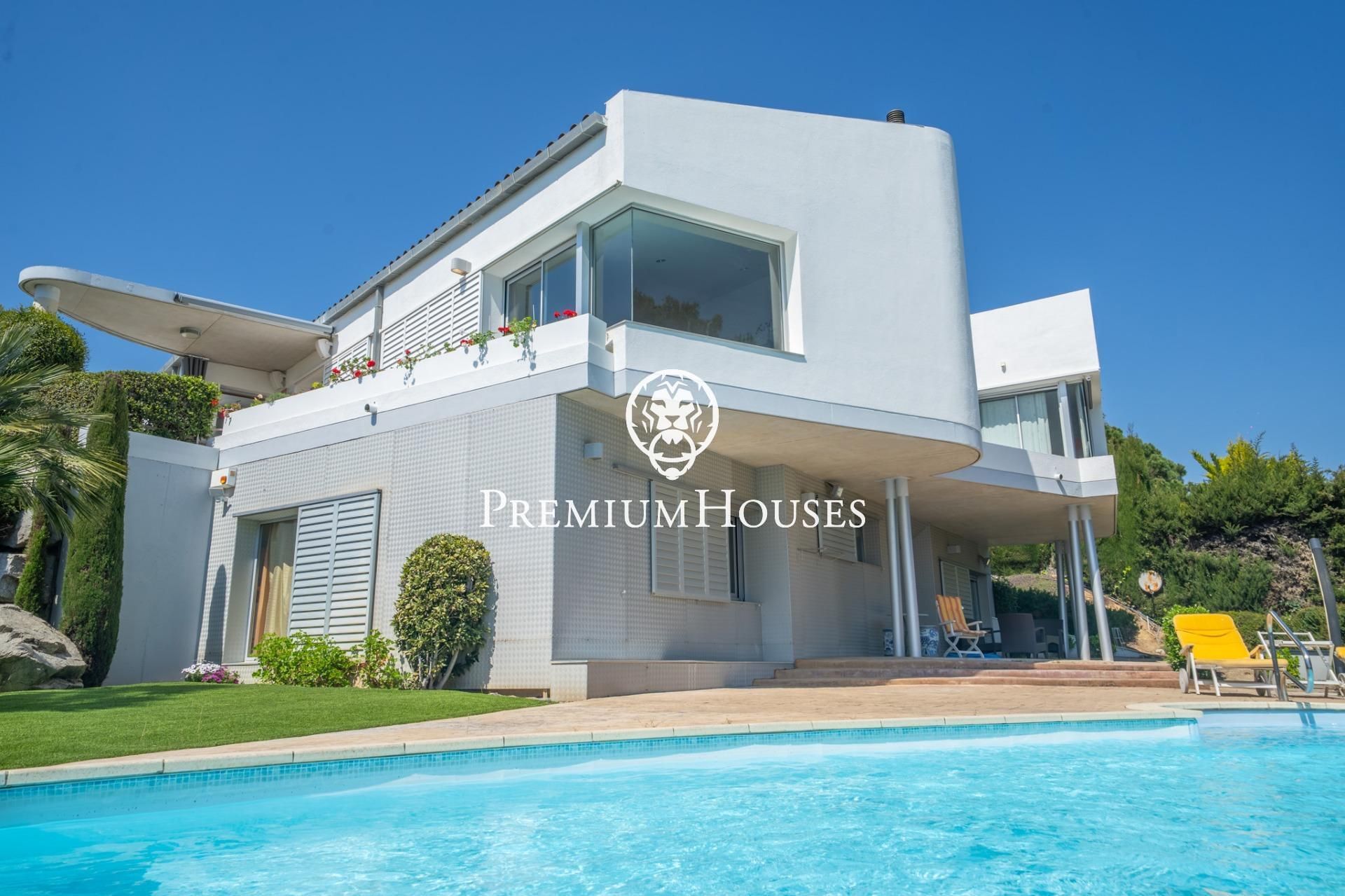 Exterior view of House or chalet for sale in Sant Andreu de Llavaneres  with Heating, Private garden and Storage room