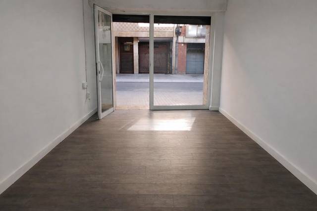 Local comercial en Alquiler en Carrer de la Constitució en La Bordeta