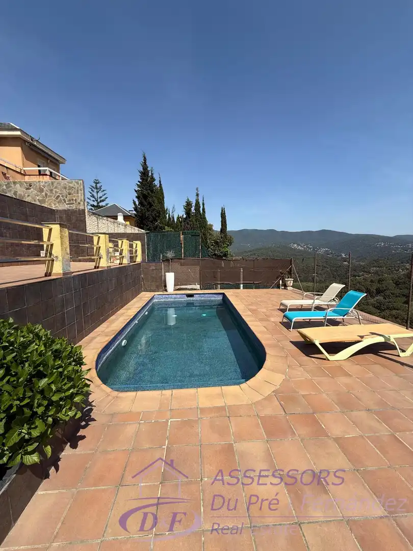 Casa aparellada amb terrassa en venda a Sant Cebrià de Vallalta, imagen 2