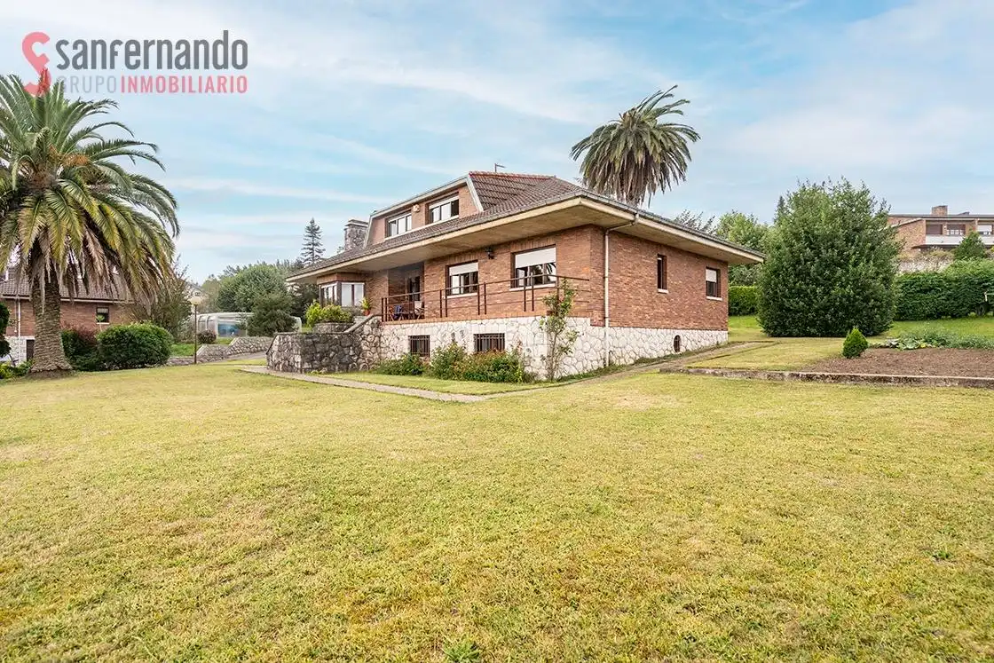 Vista exterior de Casa o chalet en venta en Torrelavega  con Calefacción, Jardín privado y Terraza