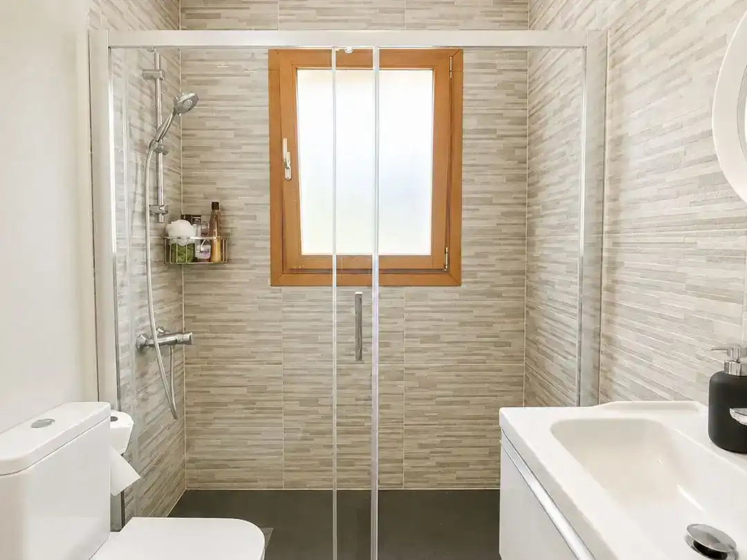 Bany de Casa o xalet en venda en Galapagar amb Aire condicionat i Piscina