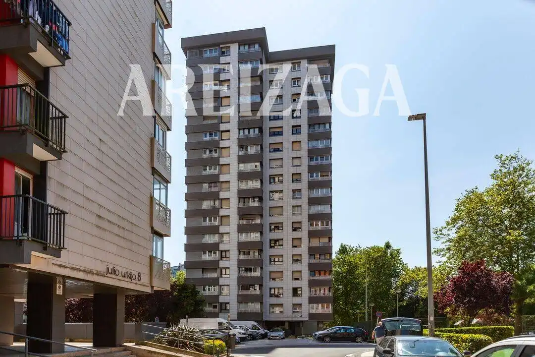 Exterior view of Flat for sale in Donostia - San Sebastián   with Heating, Furnished and Balcony