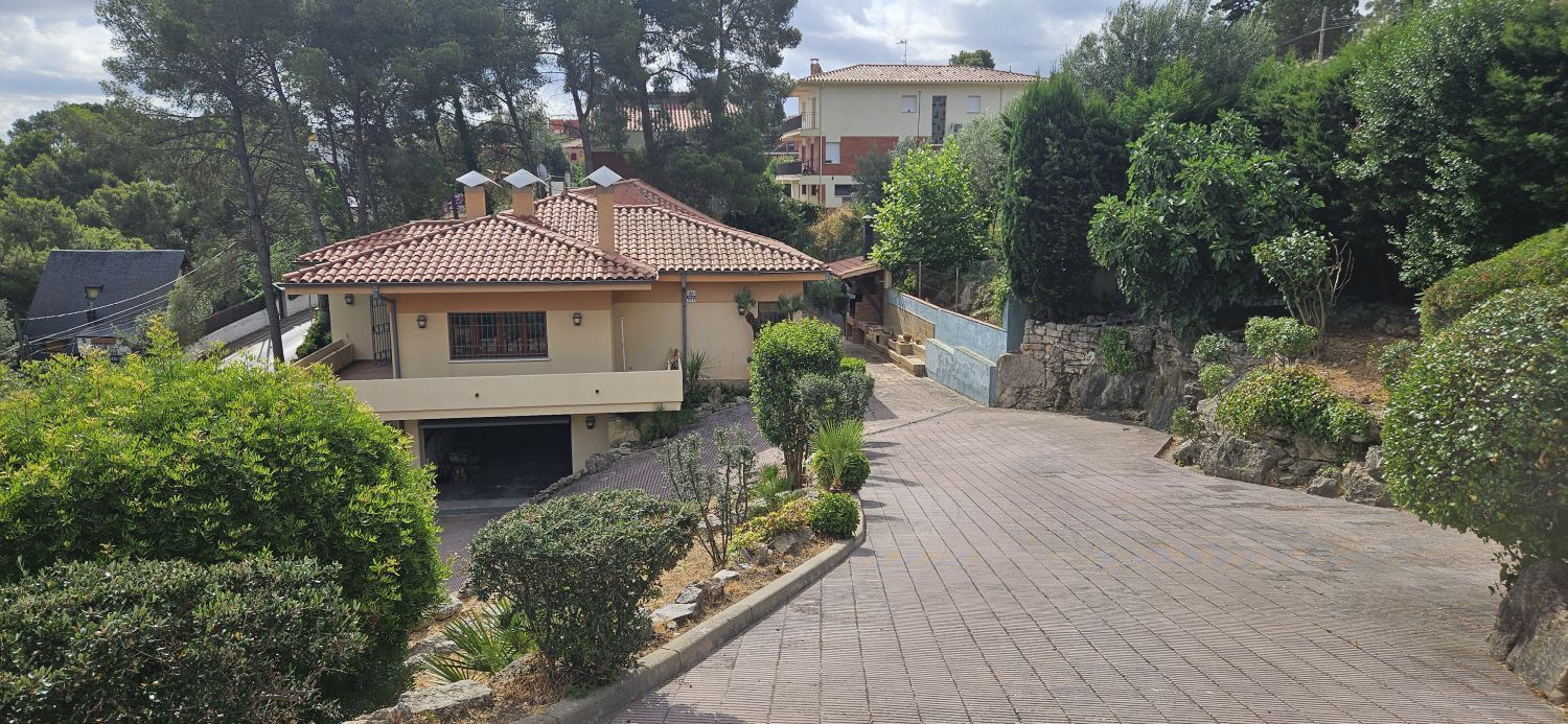 Vista exterior de Casa o xalet en venda en Corbera de Llobregat amb Aire condicionat i Calefacció