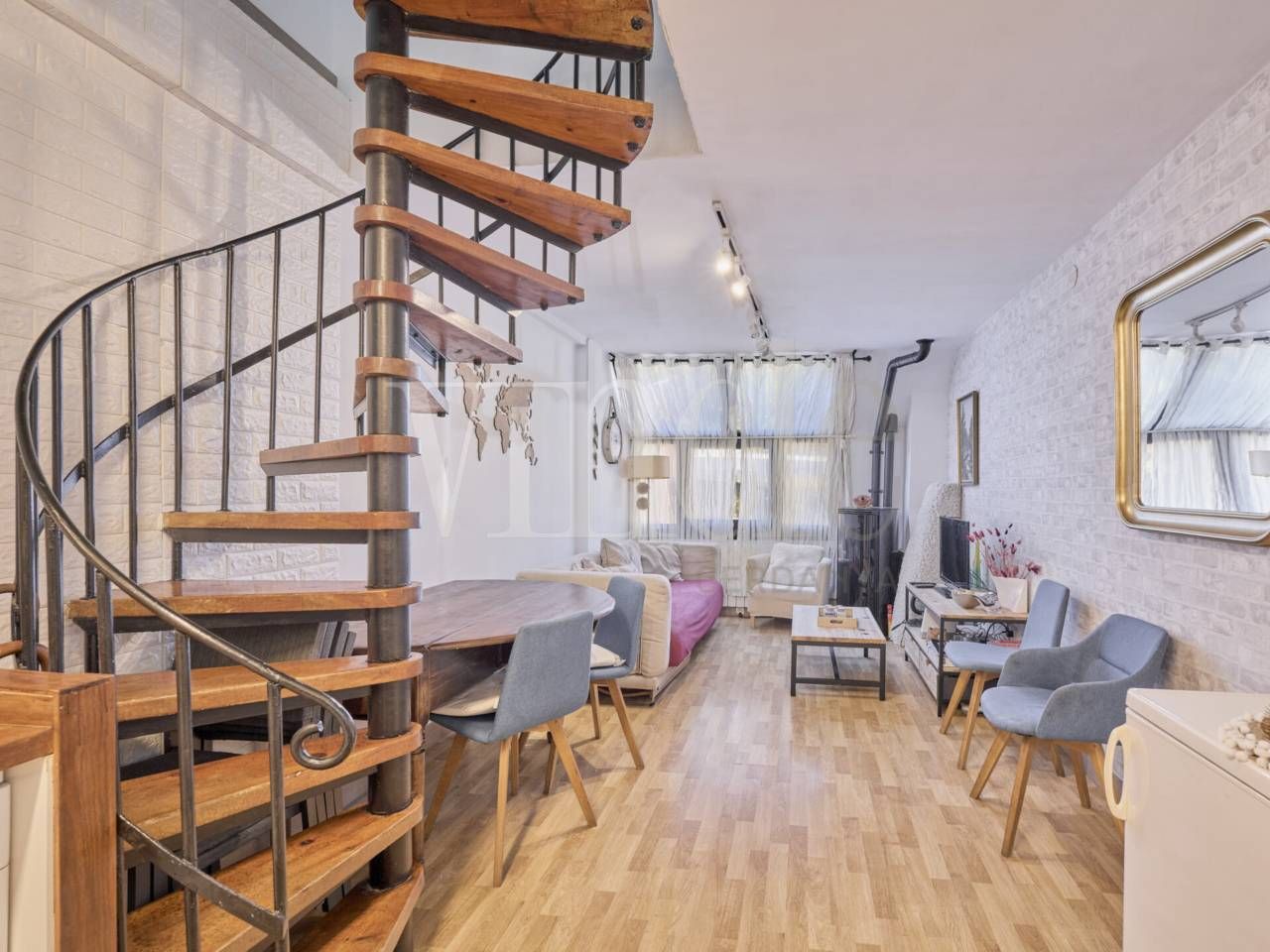 Living room of Duplex for sale in Alp  with Heating, Parquet flooring and Storage room