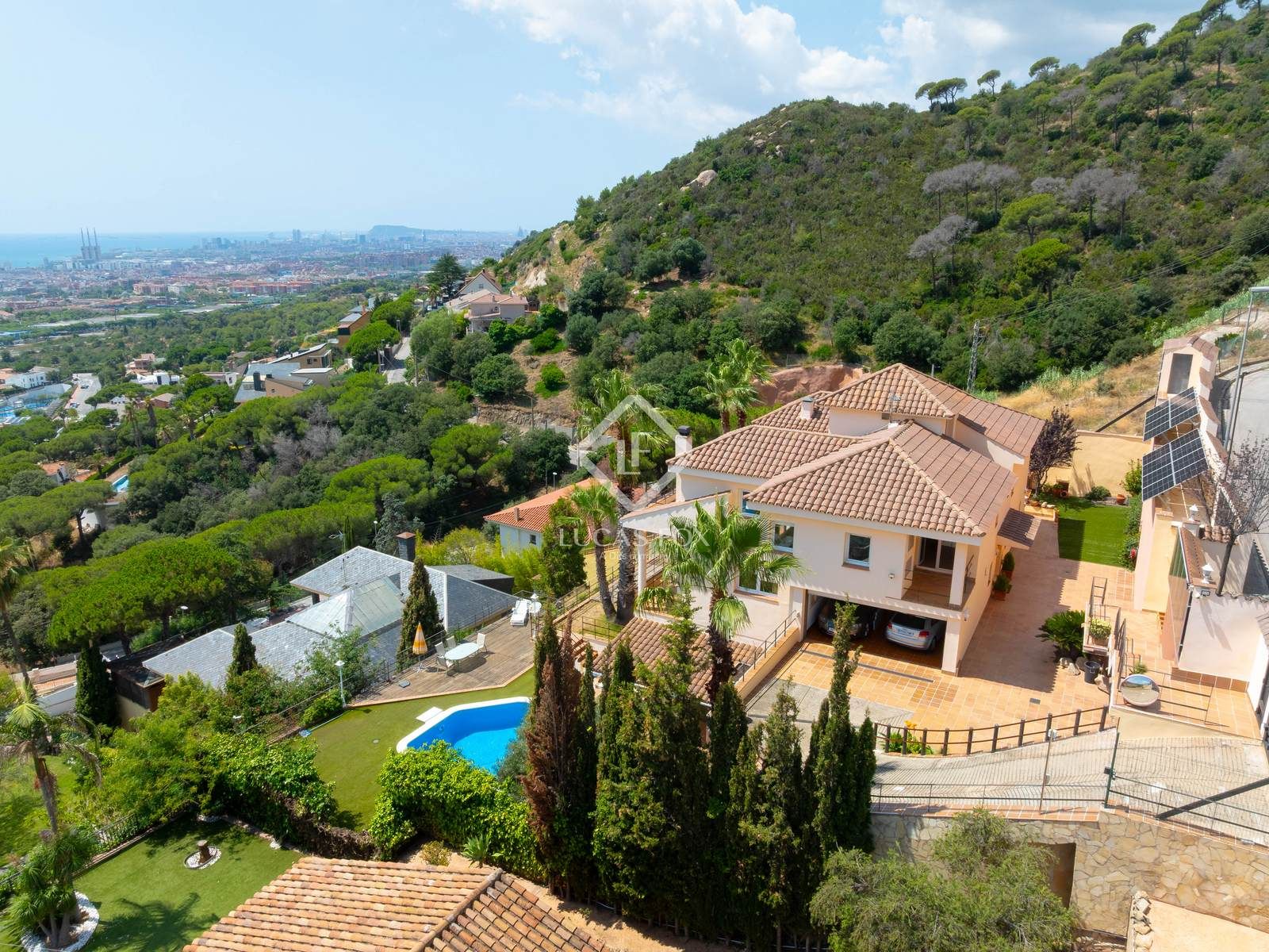 Vista exterior de Casa o xalet en venda en Tiana amb Aire condicionat, Calefacció i Jardí privat