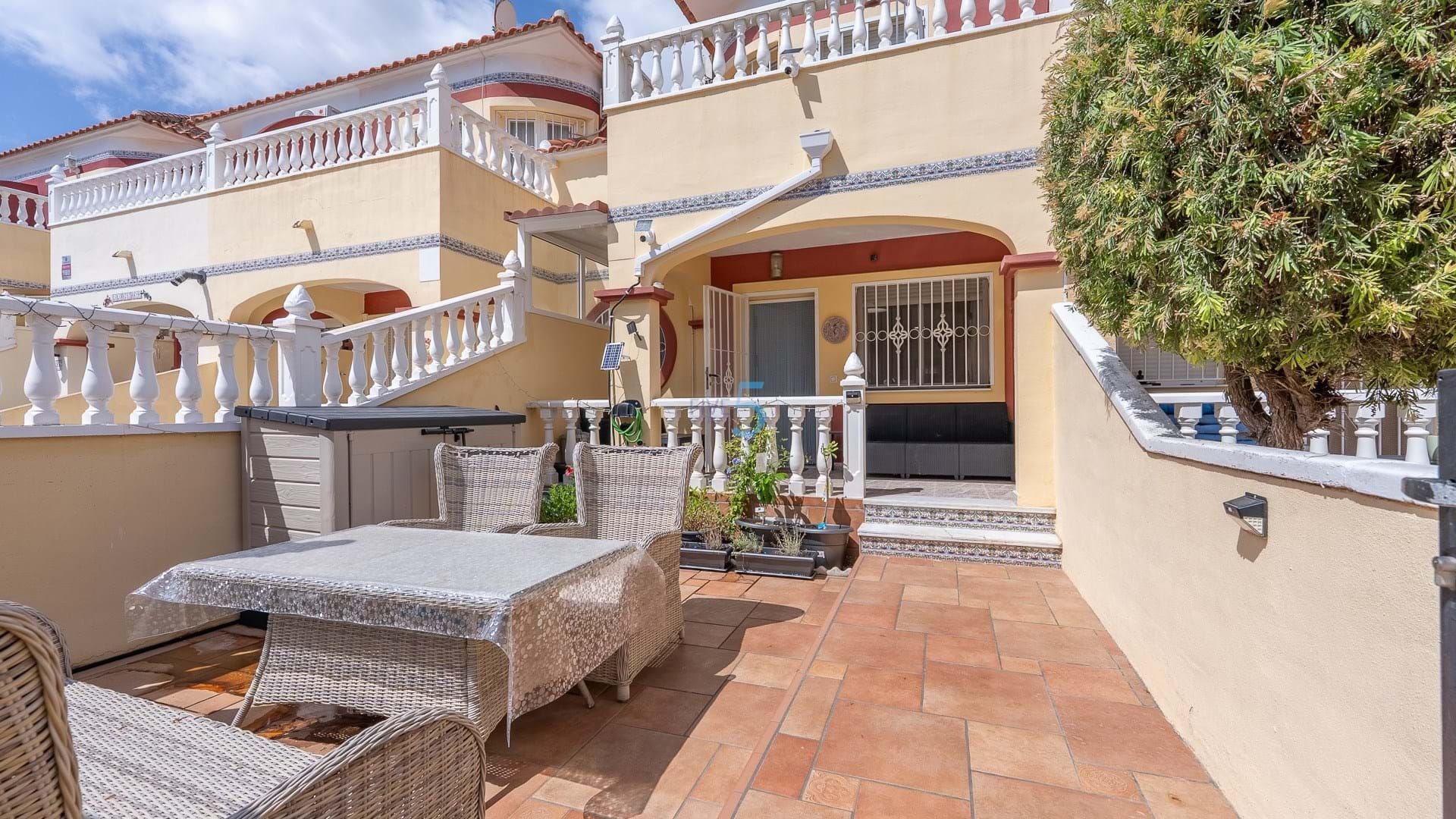 Jardí de Casa adosada en venda en Algorfa amb Aire condicionat, Terrassa i Piscina