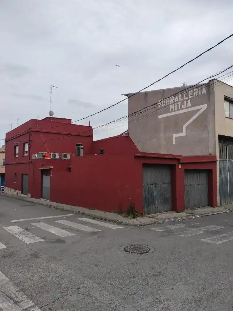 Vista exterior de Casa adosada en venta en Figueres con Aire acondicionado, Trastero y Horno