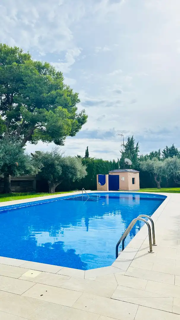 Piscina de Casa adosada en venda en Benalúa - Babel