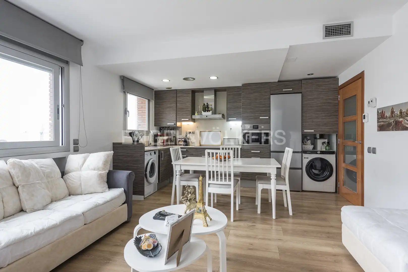 Wohnzimmer von Wohnung zum Verkauf in Barcelona mit Klimaanlage, Heizung und Privatgarten
