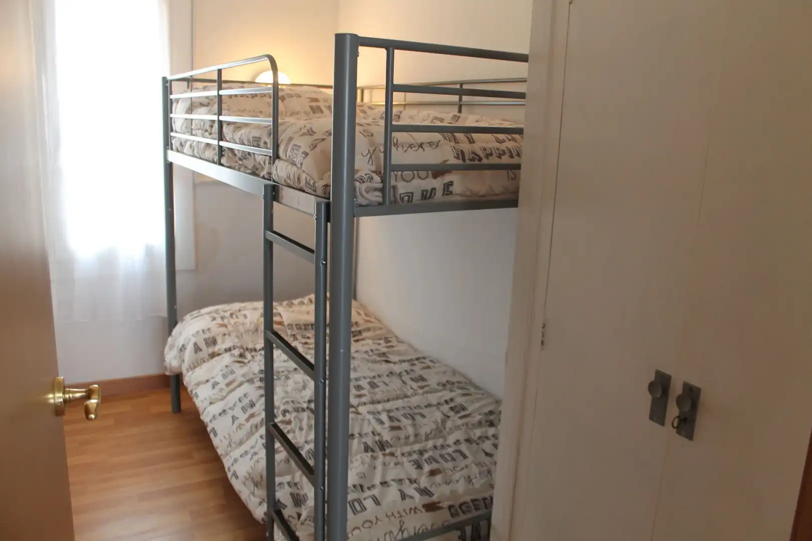 Habitación de Apartamento en venta en L'Estartit con Aire acondicionado y Amueblado