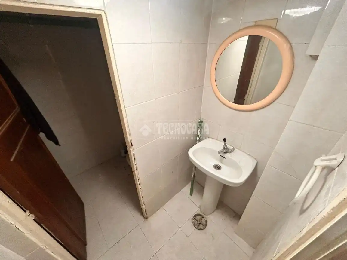 Badezimmer von Geschaftsraum zum Verkauf in Madrid