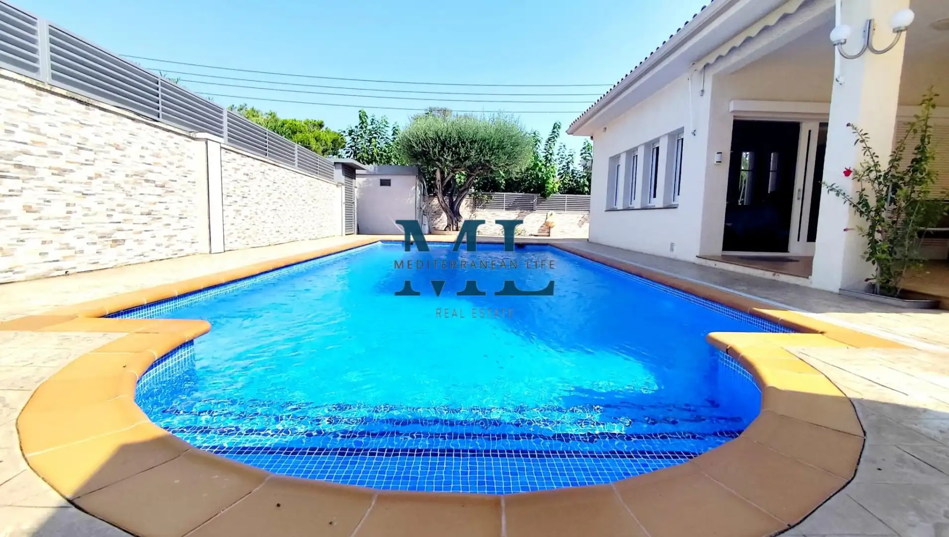 Swimming pool of Houses for sale in Roda de Berà  with Heating and Swimming Pool