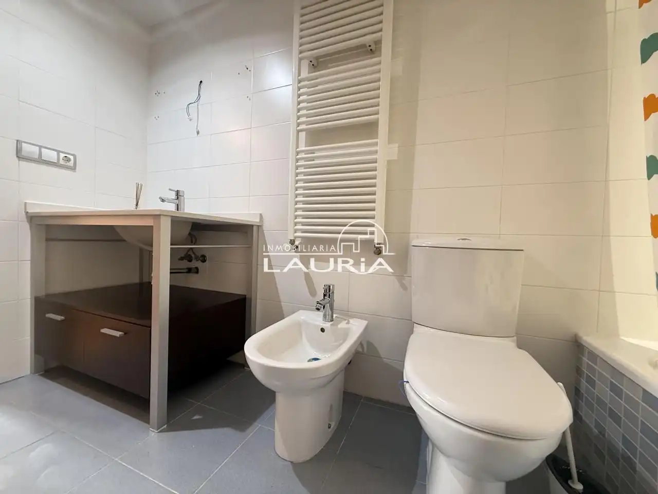 Bathroom of Flat for sale in Burjassot  with Air Conditioner, Heating and Private garden