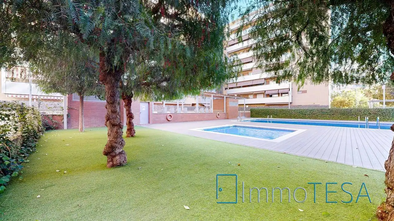 Swimming pool of Flat for sale in Barberà del Vallès  with Air Conditioner, Heating and Parquet flooring