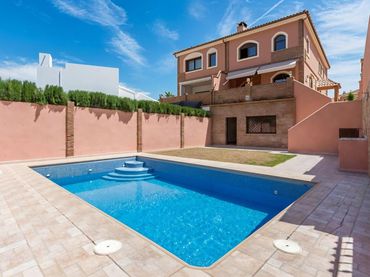 Villa mit Pool zum Verkauf in Calle Calle Camelia