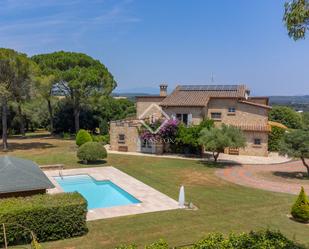 Garden of Country house for sale in Lladó  with Air Conditioner, Heating and Terrace