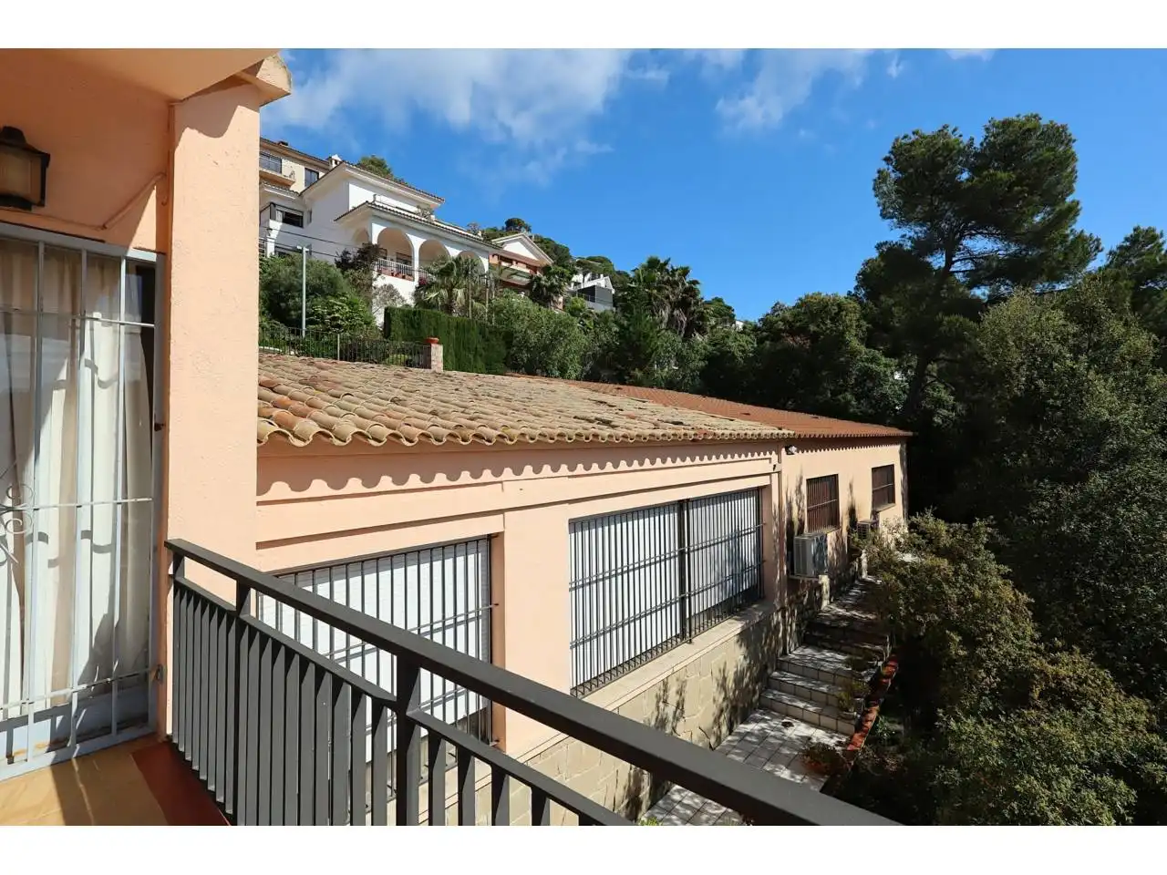 Vista exterior de Casa o xalet en venda en Lloret de Mar amb Calefacció, Jardí privat i Terrassa