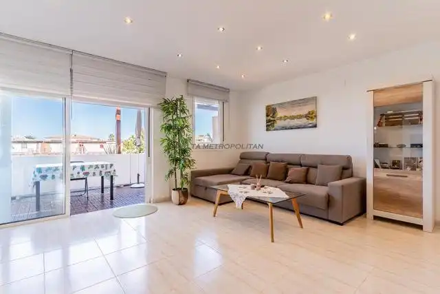 Sala d'estar de Apartament en venda en San Miguel de Abona amb Aire condicionat, Terrassa i Moblat