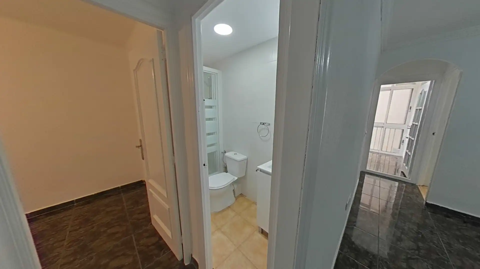 Baño de Piso en venta en L'Hospitalet de Llobregat con Calefacción y Amueblado