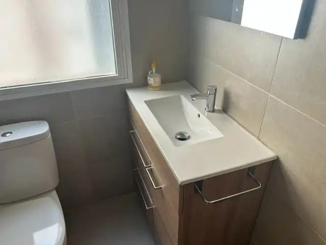 Bany de Pis de lloguer en Córdoba amb Aire condicionat i Moblat