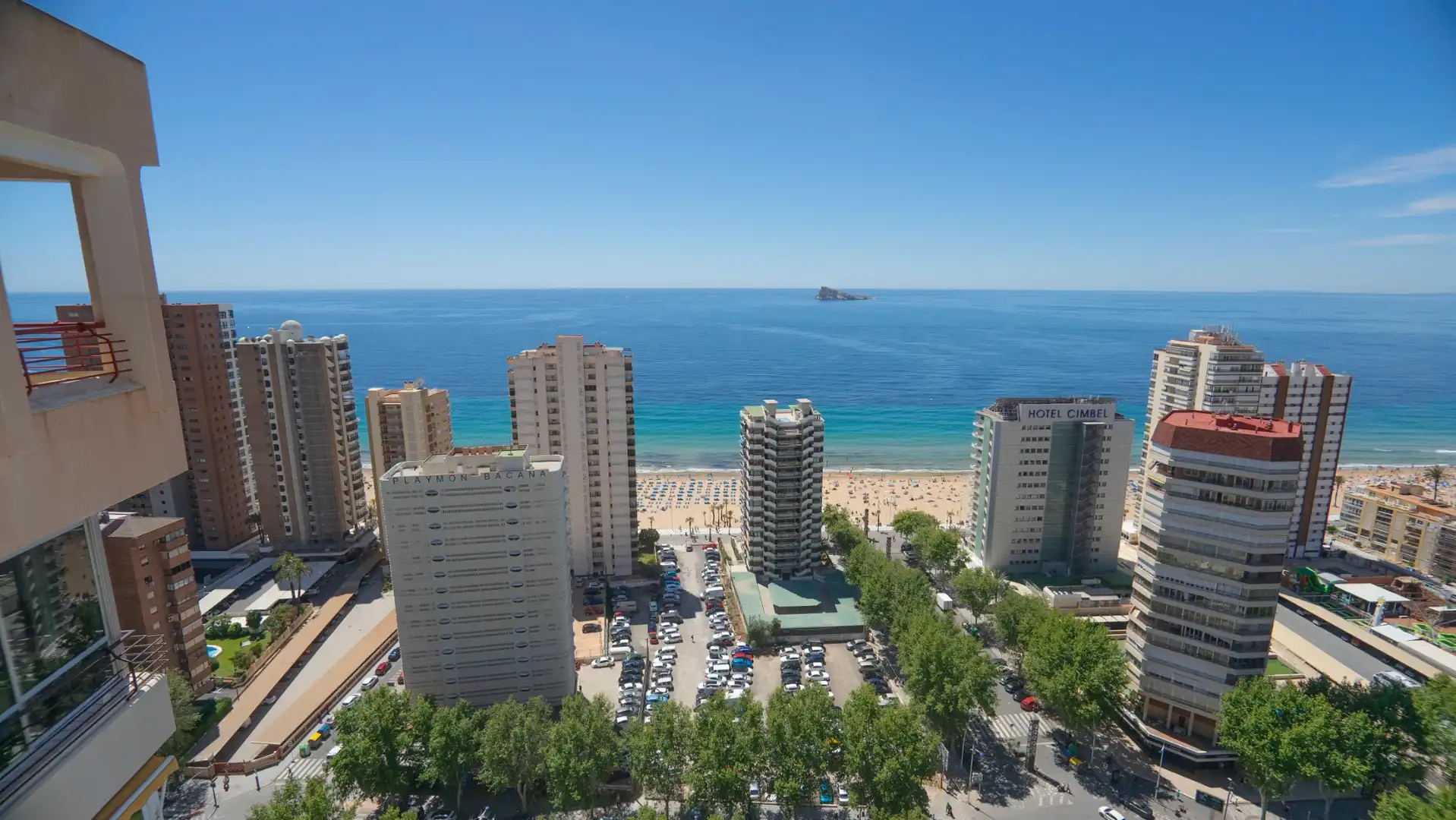 Vista exterior de Àtic en venda en Benidorm amb Piscina, Moblat i Jacuzzi