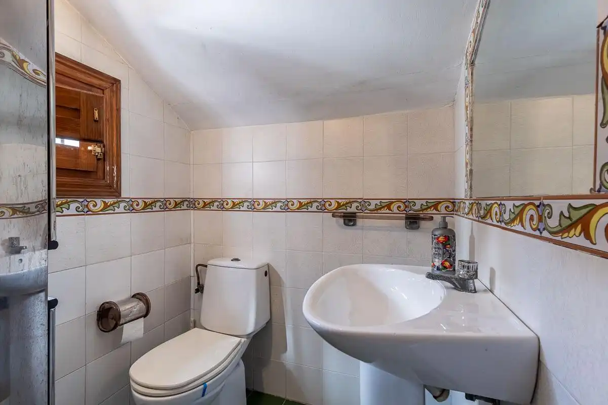Bathroom of Houses for sale in Granada  with Terrace