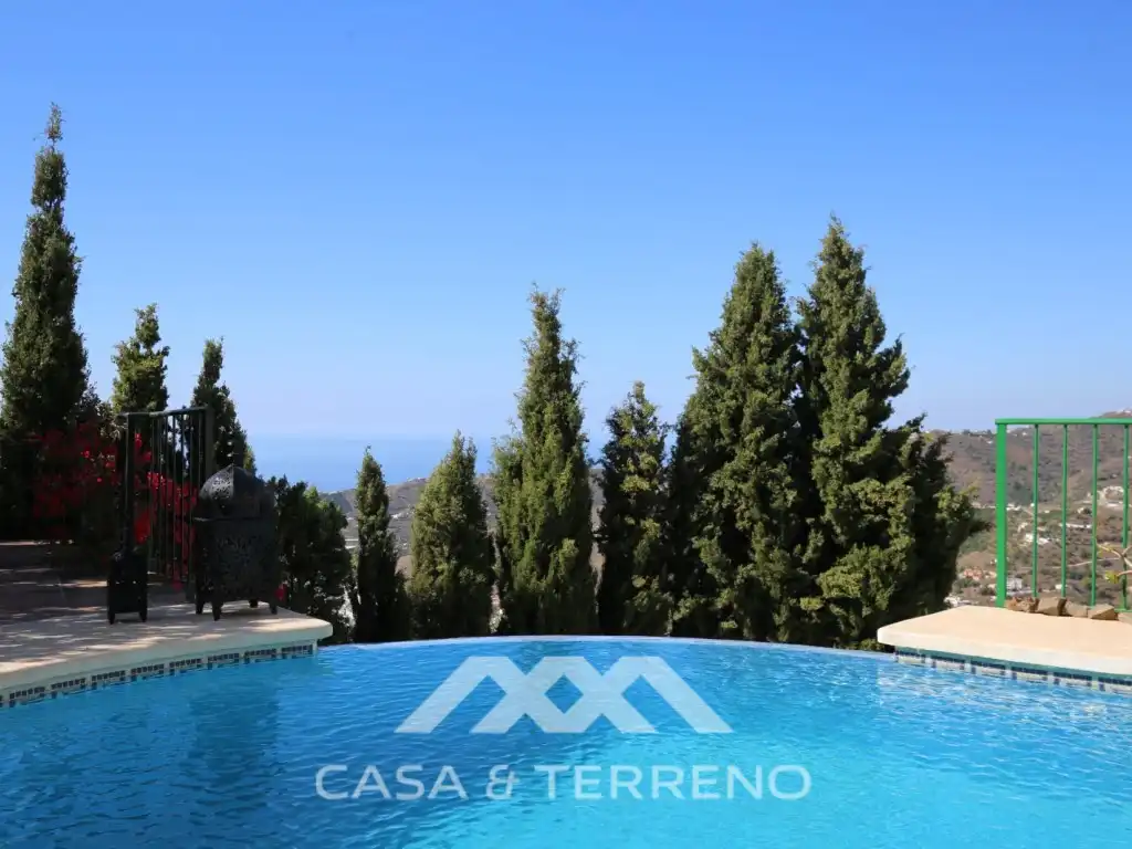 Piscina de Casa o xalet en venda en Torrox amb Aire condicionat i Balcó