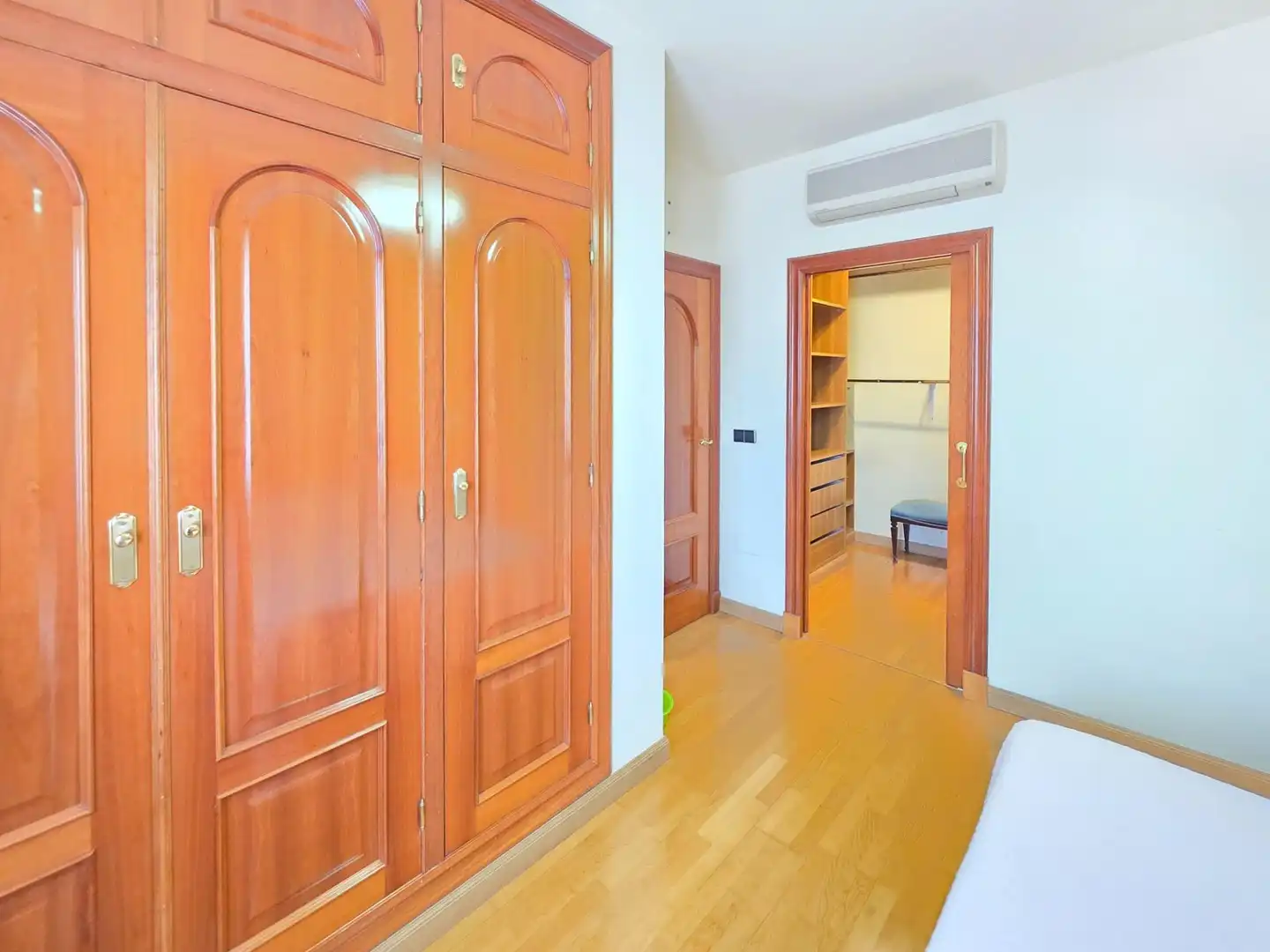 Habitación de Casa adosada en venta en Jaén con Aire acondicionado, Calefacción y Jardín privado
