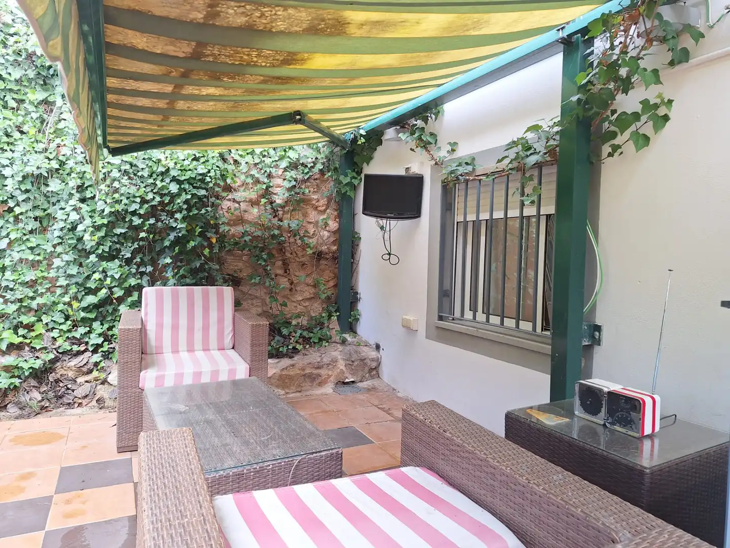 Terrassa de Finca rústica en venda en Alfara de la Baronia amb Aire condicionat, Jardí privat i Moblat