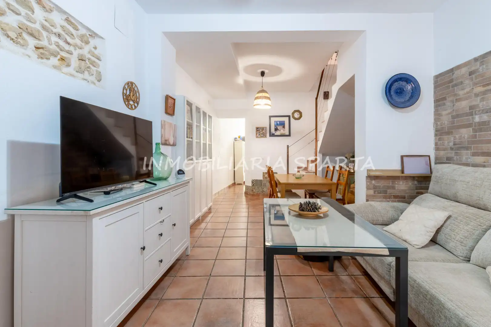 Sala de estar de Casa adosada en venta en Gelves con Terraza, Horno y Lavadora