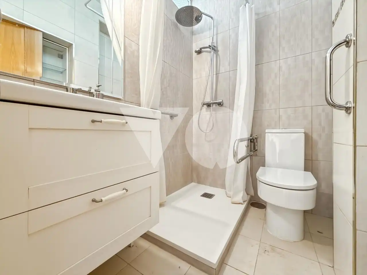 Bathroom of Flat for sale in Madrid  with Air Conditioner, Heating and Terrace