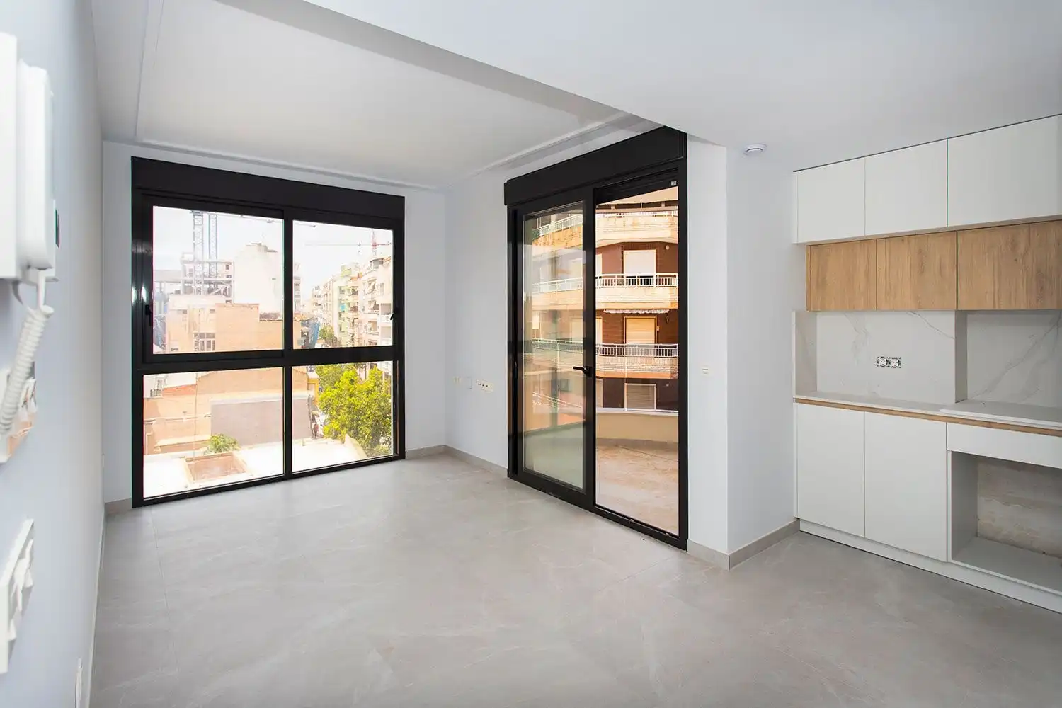 Apartamento con terraza en venta en C/ RAMON GALLUD 164, imagen 2