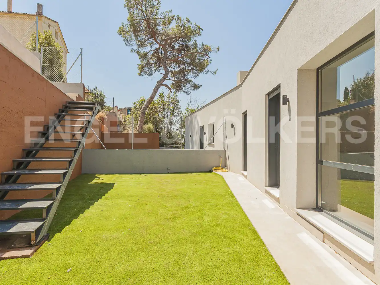 Vista exterior de Casa o chalet en venta en Barcelona con Aire acondicionado, Calefacción y Piscina