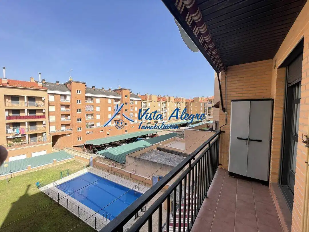 Exterior view of Flat for sale in Haro  with Air Conditioner, Heating and Parquet flooring