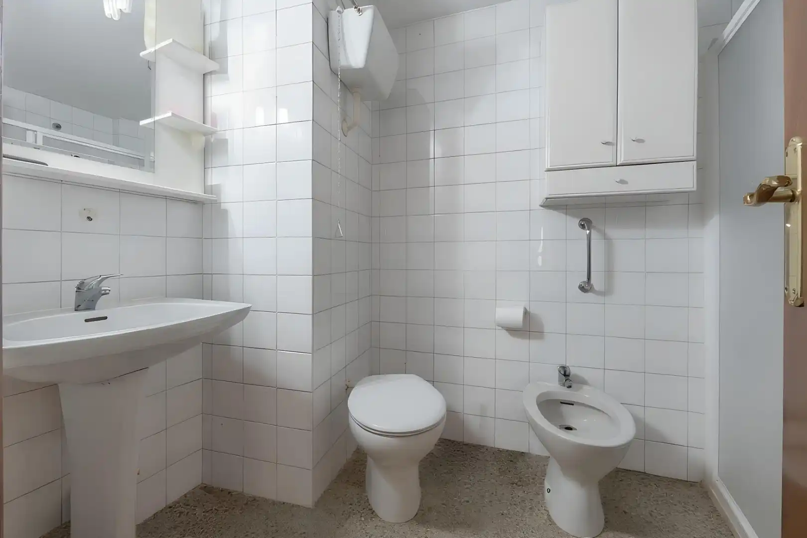 Bathroom of Flat for sale in Granada  with Air Conditioner and Balcony