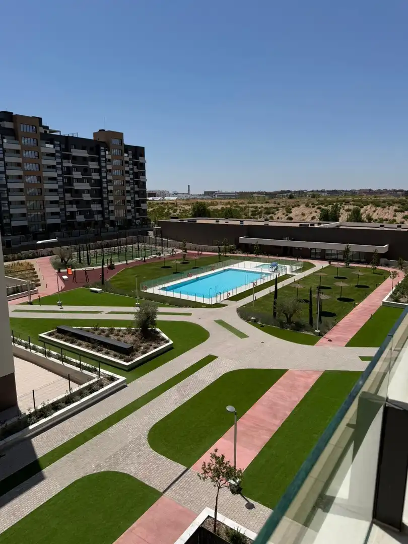 Schwimmbecken von Wohnung zur Miete in Tres Cantos mit Heizung, Terrasse und Balkon