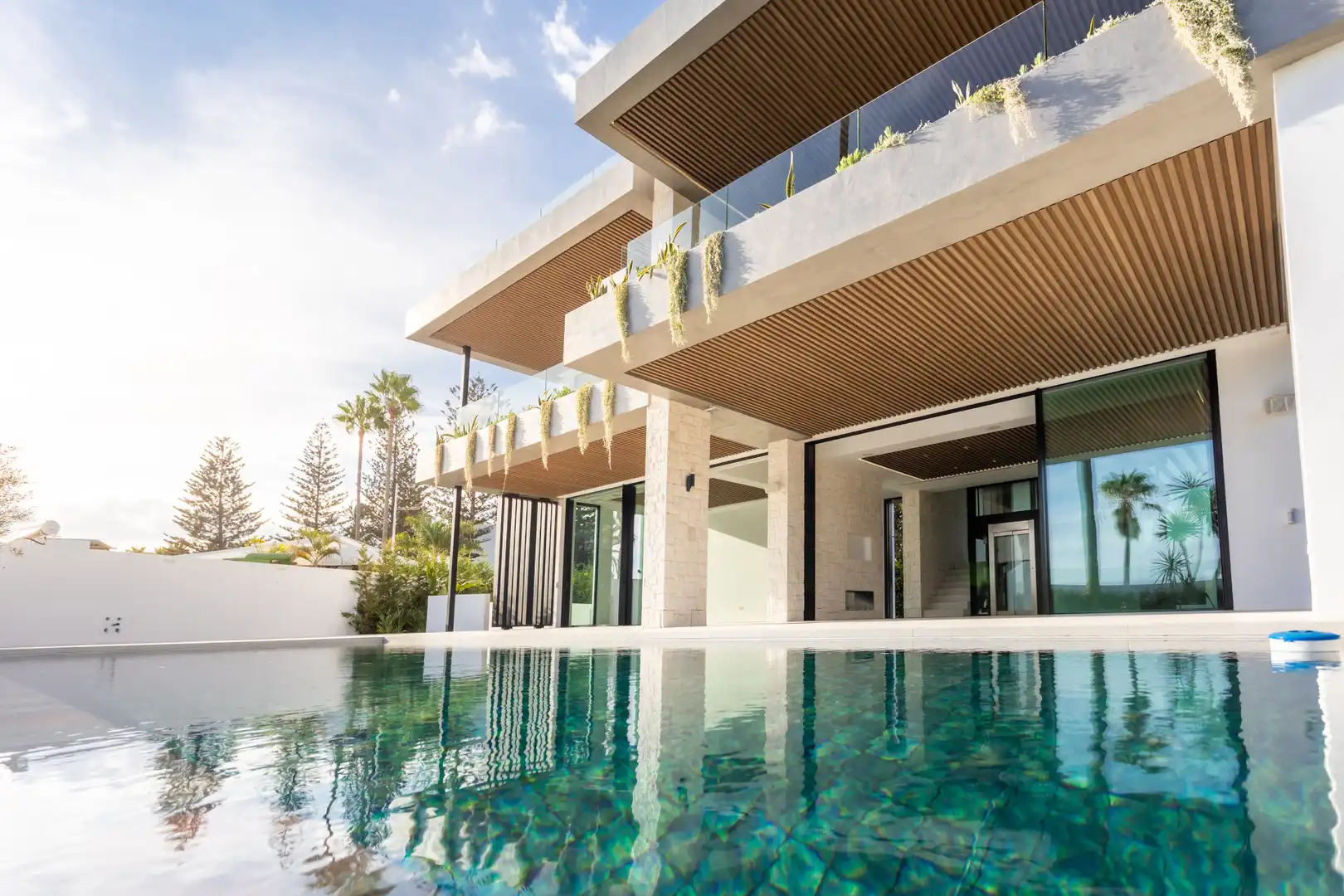 Swimming pool of Houses for sale in Marbella  with Air Conditioner, Terrace and Storage room