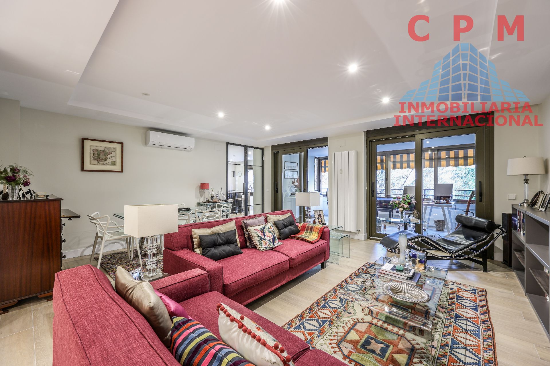 Living room of Flat for rent in  Madrid Capital  with Air Conditioner, Heating and Parquet flooring