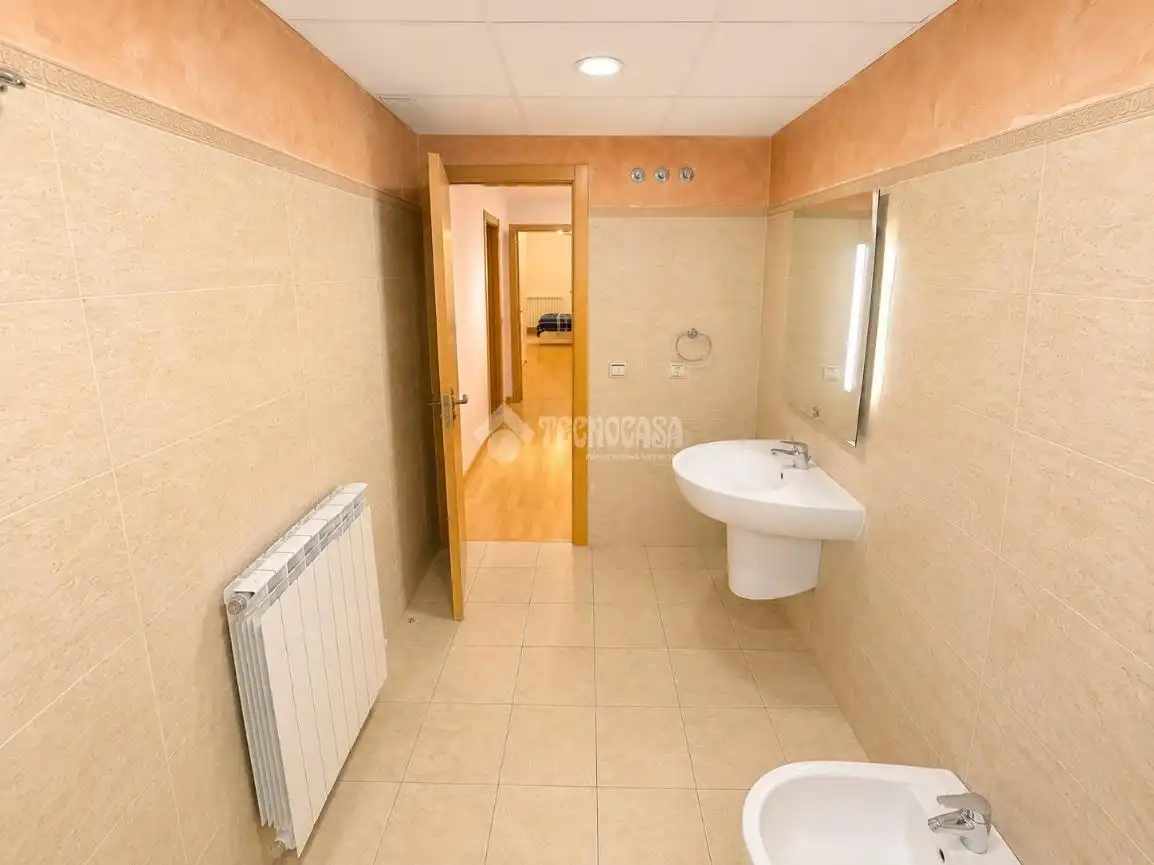 Badezimmer von Wohnung zum Verkauf in Zaragoza mit Balkon
