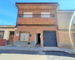 Exterior view of Single-family semi-detached for sale in Los Navalmorales