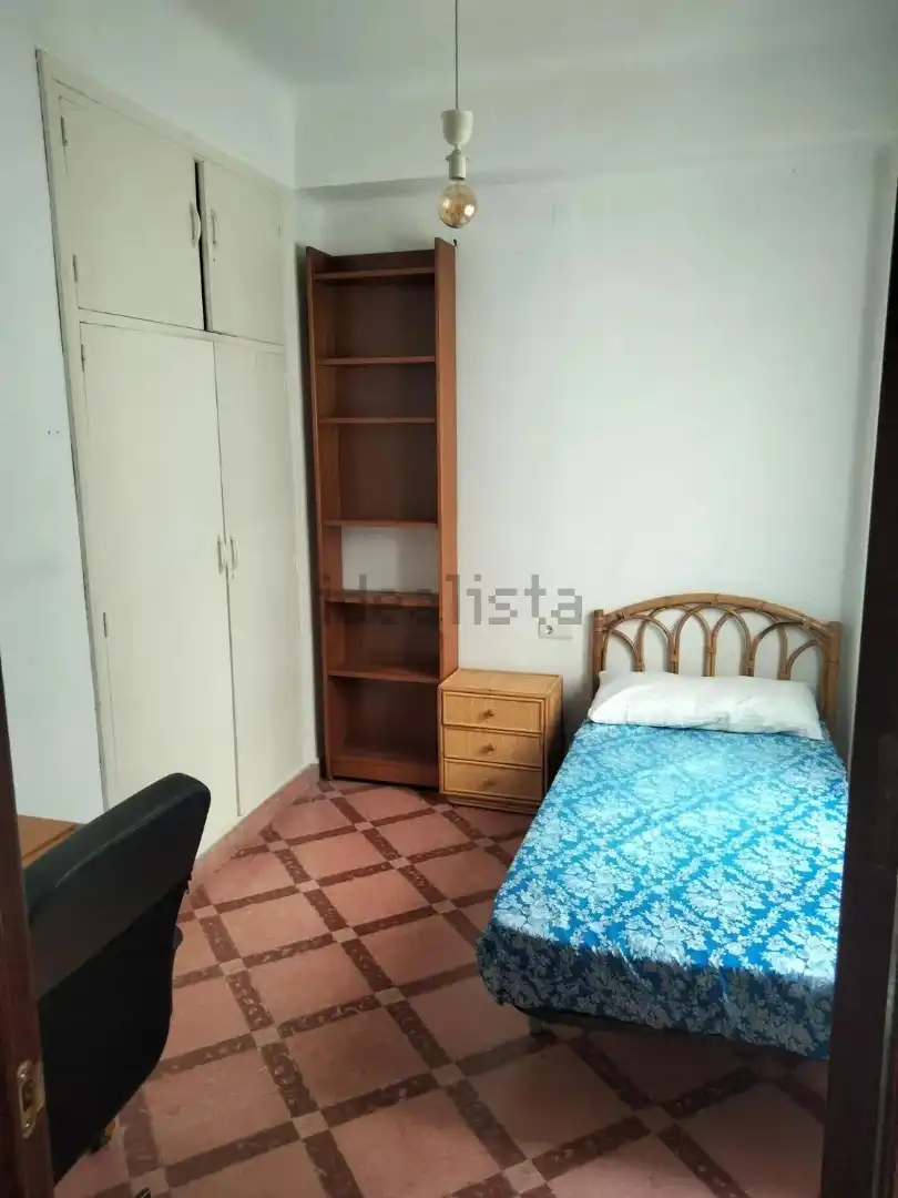 Habitación de Piso en venta en Granada con Amueblado